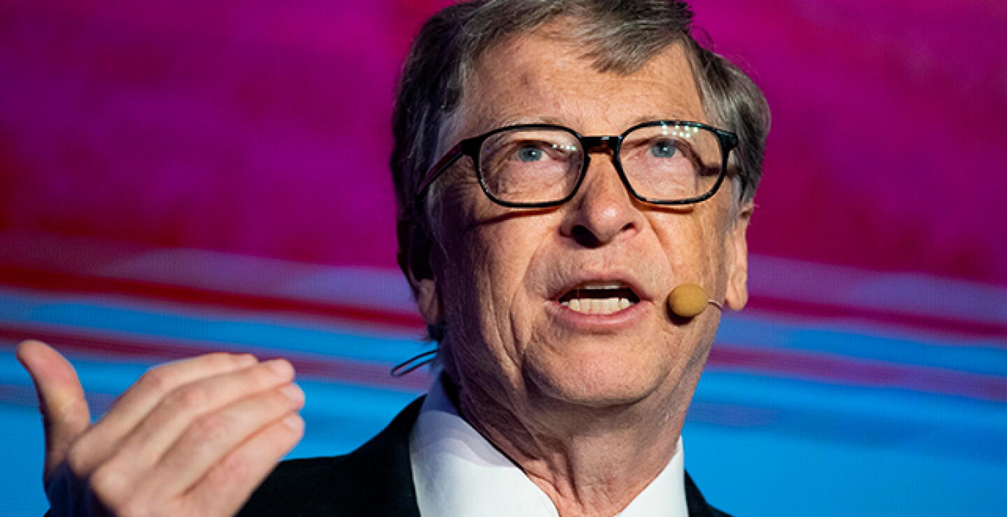 Bill Gates denuncia falta de inodoros en algunos países con una asquerosa presentación