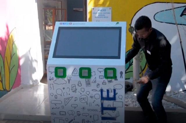 Cesarense convierte basura en monedas para que niños aprendan del cuidado al medio ambiente
