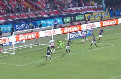 Francisco Fydriszewski y el gol que erró con Junior vs. Internacional de Bogotá.