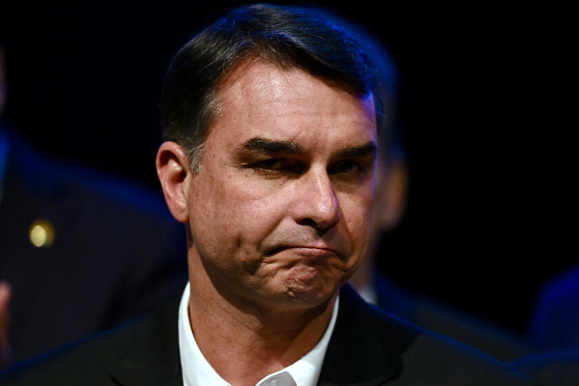 Desde EE. UU., Flávio Bolsonaro desconoce victoria de Lula y se proclama "verdadero presidente electo"
