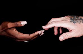 160112_hands_spot.jpg