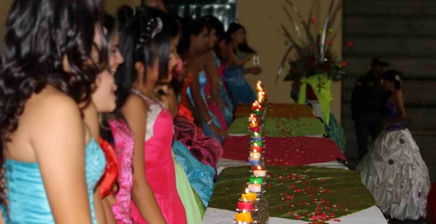 Disfrutaron de una tarde especial donde acompañadas de sus familiares más cercanos, bailaron el Vals, recibieron serenata, regalos y disfrutaron de un delicioso bufet.