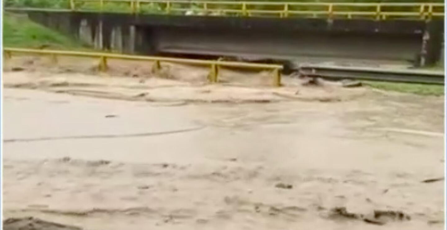 Inundaciones, derrumbes y emergencias en varias regiones de Colombia por fuertes lluvias