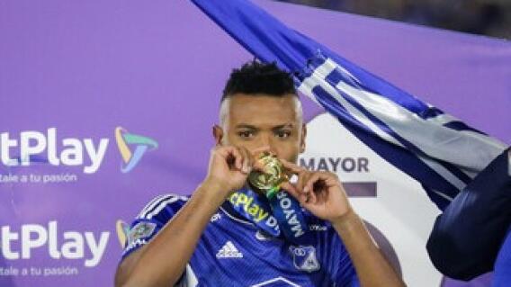 Óscar Cortés, festejando el título de la Liga I-2023 con Millonarios. Óscar Cortés, festejando el título de la Liga I-2023 con Millonarios.