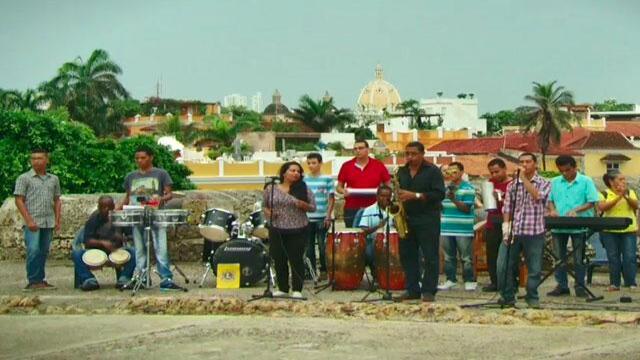 A ritmo de salsa, un momposino y 16 jóvenes músicos enseñan que su talento supera la discapacidad