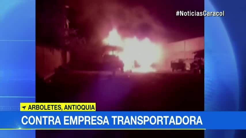 Cuatro hombres incineraron dos buses de servicio público en el municipio de Arboletes, Antioquia