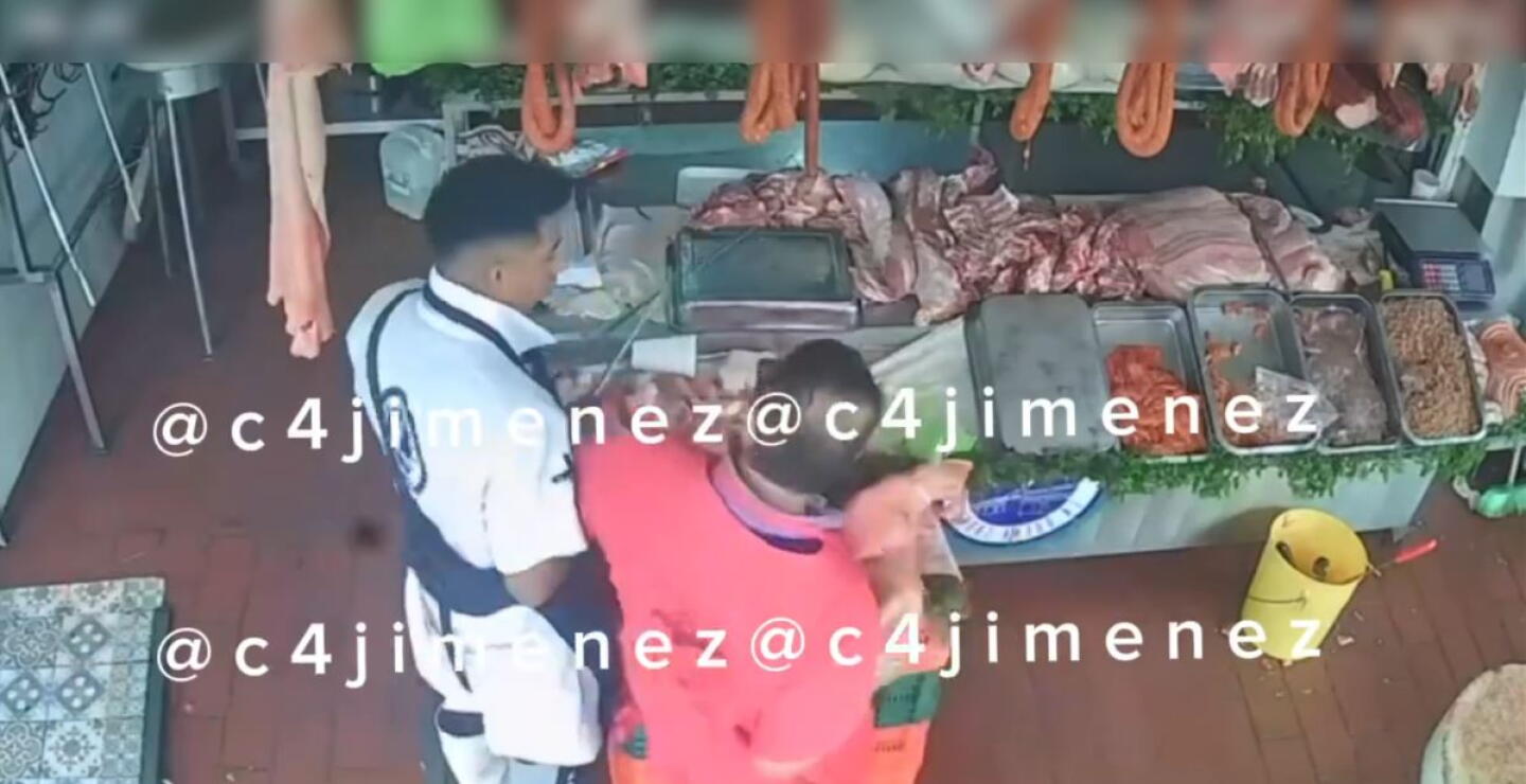 Carnicero hirió en el pecho a compañero de trabajo y todo quedó en video