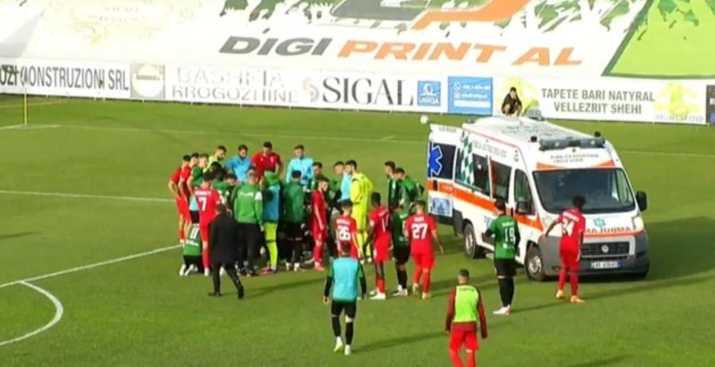 Raphael Dwamena fallece en pleno partido