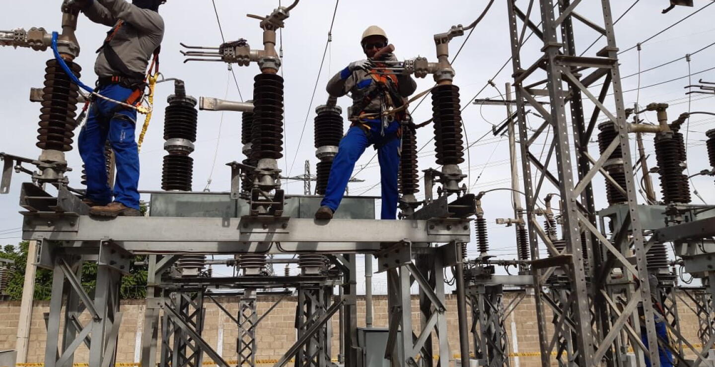 344718_BLU Radio// Trabajadores de Electricaribe. Foto: Twitter Electricaribe