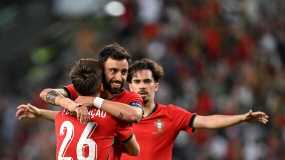 Selección de Portugal y un festejo de gol contra Finlandia. Selección de Portugal y un festejo de gol contra Finlandia.