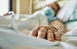 Imagen de referencia, persona en el hospital