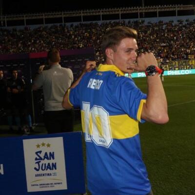 Remco Evenepoel, con la camiseta de Boca Juniors.