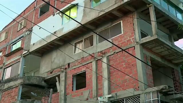 Este Frankenstein de la construcción se está desmoronando sobre sus vecinos