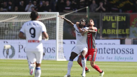 Duván Zapata puso la asistencia del primer gol con Atalanta en la victoria 1-3 sobre Cremonese. Duván Zapata puso la asistencia del primer gol con Atalanta en la victoria 1-3 sobre Cremonese.