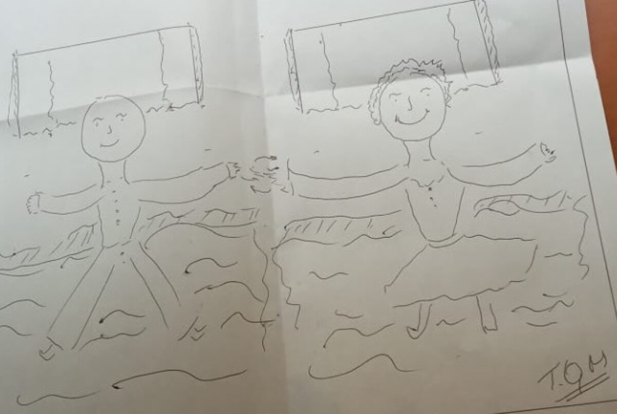 Abuelitos internados en clínica se mandan notas de amor tras no poder verse