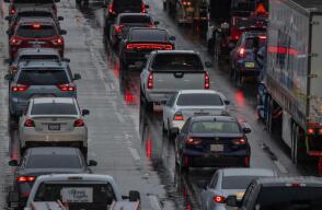 Trancón - carros - calle referencia 