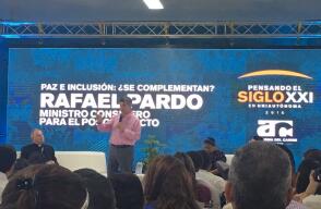 265591_Rafael Pardo en su participación en evento realizado por la Universidad Autónoma del Caribe. Foto: @delly_la