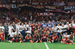 Jugadores del Medellín festejan su triunfo contra Boyacá Chicó en la Copa Betplay. 