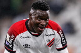 Kevin Viveros, delantero del Athletico Paranaense.
