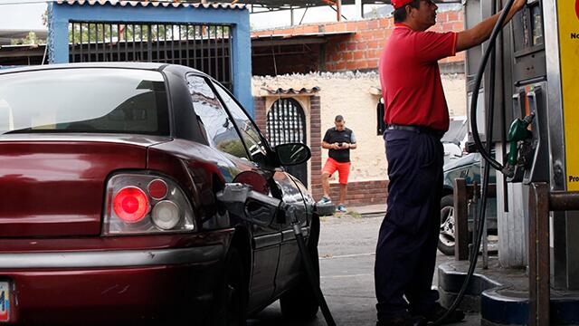 Gobernador chavista responsabilizó a Estados Unidos de la crisis de gasolina en Venezuela Gobernador chavista responsabilizó a Estados Unidos de la crisis de gasolina en Venezuela