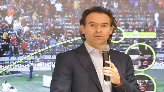 No para la polémica por hincha que habría lanzado cuchillo: alcalde insiste en que fue un delito