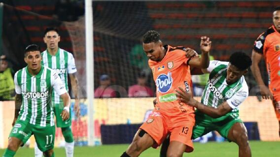 Nacional y Envigado se enfrentaron en el Atanasio Girardot, en duelo pendiente de la fecha siete de la liga colombiana. Nacional y Envigado se enfrentaron en el Atanasio Girardot, en duelo pendiente de la fecha siete de la liga colombiana.