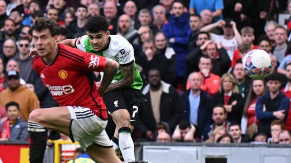 Luis Diaz en acción contra el Manchester United Luis Diaz en acción contra el Manchester United