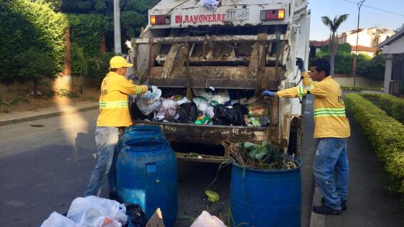 302158_BLU Radio. Recolección de basura/ foto: Emab