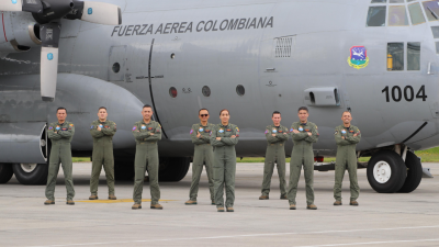 La FAC mostró sus capacidades de transporte en la F-AIR 2025 bajo mando femenino La FAC mostró sus capacidades de transporte en la F-AIR 2025 bajo mando femenino