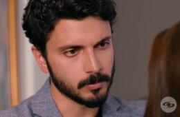 Aras compra el café de la mamá de Mahinur y sugiere poner el lugar a nombre de las niñas 