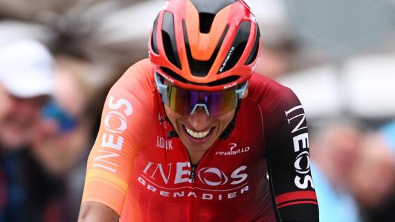 Egan Bernal, ciclista colombiano del INEOS Grenadiers, en acción de carrera del Tour de Francia 2024 Egan Bernal, ciclista colombiano del INEOS Grenadiers, en acción de carrera del Tour de Francia 2024