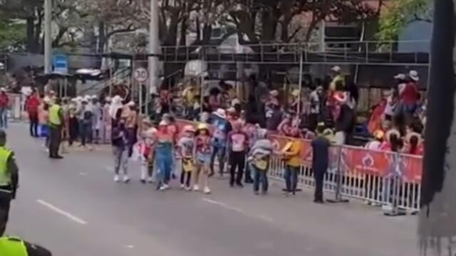 Asistentes a un evento del Carnaval de Barranquilla fueron atacados por abejas Asistentes a un evento del Carnaval de Barranquilla fueron atacados por abejas