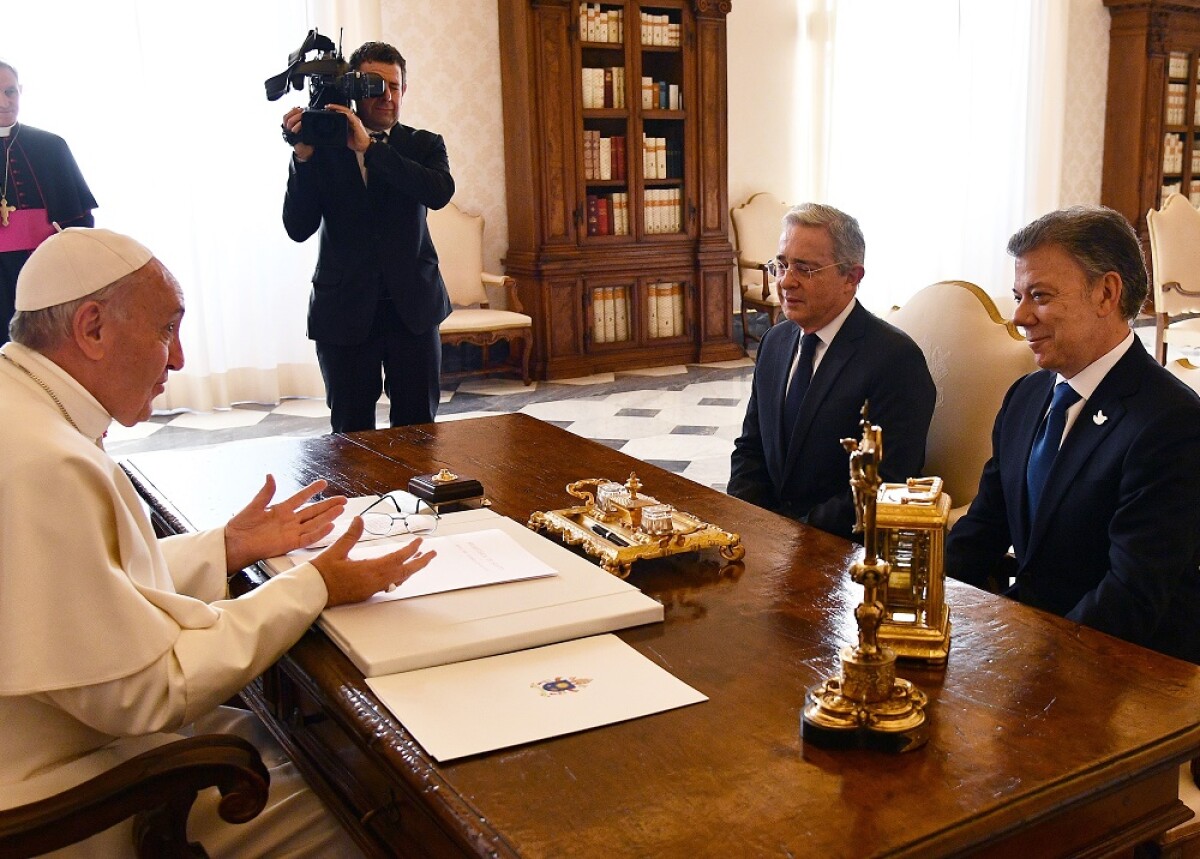 275107_Papa Francisco, Juan Manuel Santos y Álvaro Uribe / Foto: AFP