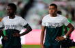 Kylian Mbappé y Vinícius en la previa del juego entre Elche y Real Madrid por la Liga de España. 