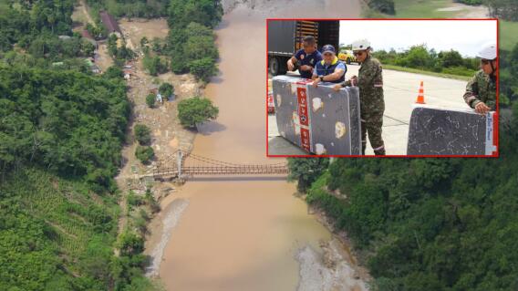 Vía aérea se entrega ayudas a damnificados en Lebrija.jpg