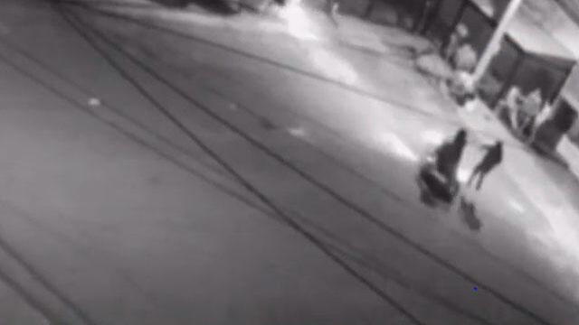 “Se bajó casi volando y con cuchillo”: parrilleros roban en zonas de Bogotá donde no hay restricción