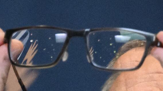 Prisión le prohibió a un reo usar gafas porque lo hacen lucir "amenazante" Prisión le prohibió a un reo usar gafas porque lo hacen lucir "amenazante"