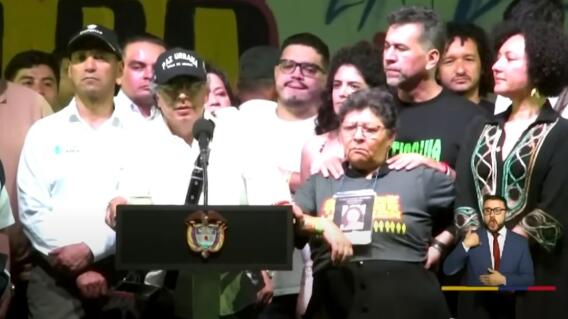 Evento de Gustavo Petro en Medellín.jpg Evento de Gustavo Petro en Medellín.jpg