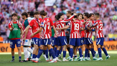 Jugadores del Atlético de Madrid celebrando tras la victoria en el derbi