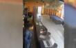 Venezolano se ganó la confianza de sus jefes y se les robó hasta las bolas de billar