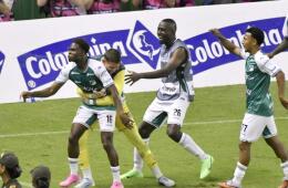 Avilés Hurtado celebra el gol que le marcó al América en el clásico. 