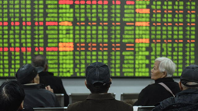 Dólar cae gracias a tranquilidad en los mercados pese a alertas por COVID-19 