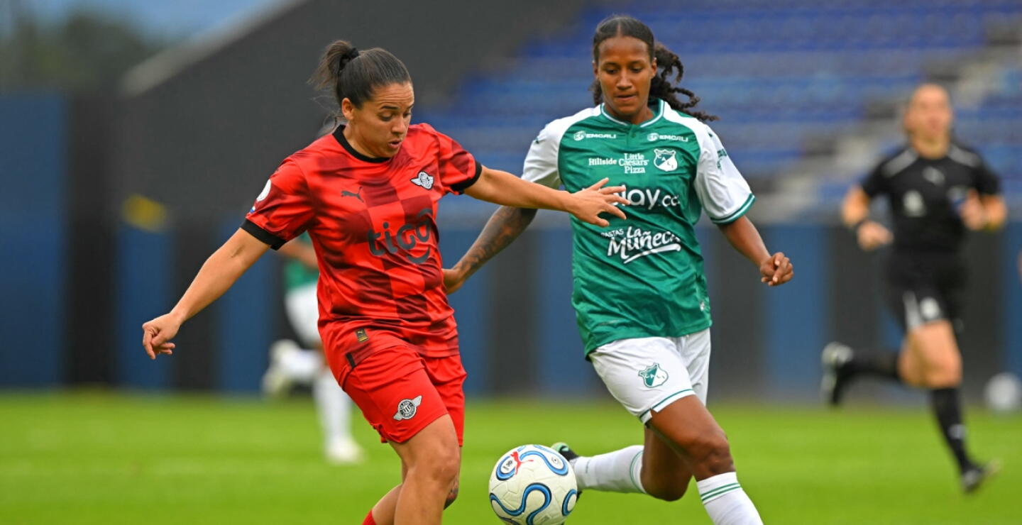 Acción de juego entre Deportivo Cali femenino y Libertad en la Copa Libertadores 2026.