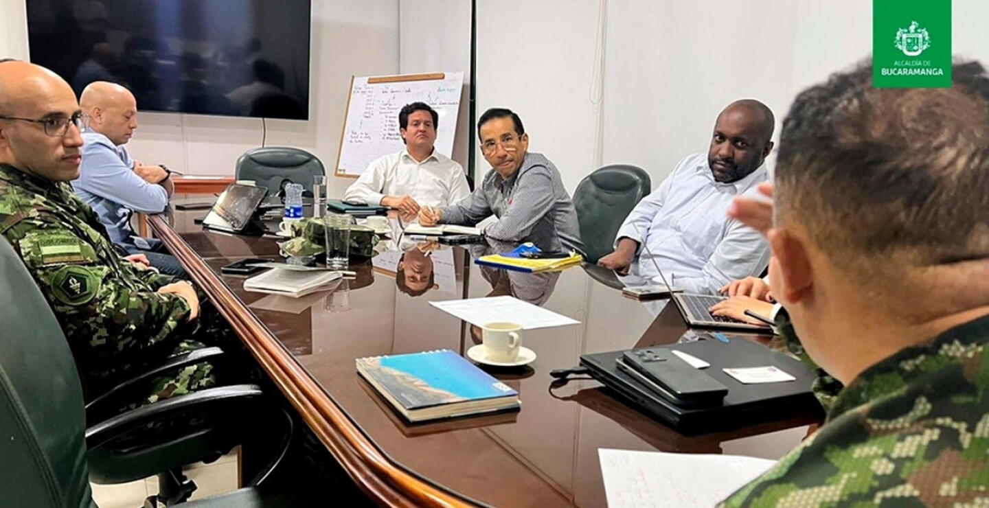 Medidas de seguridad tomadas con la fuerza pública, con el Alcalde (e) de Bucaramanga Javier Sarmiento.JPG