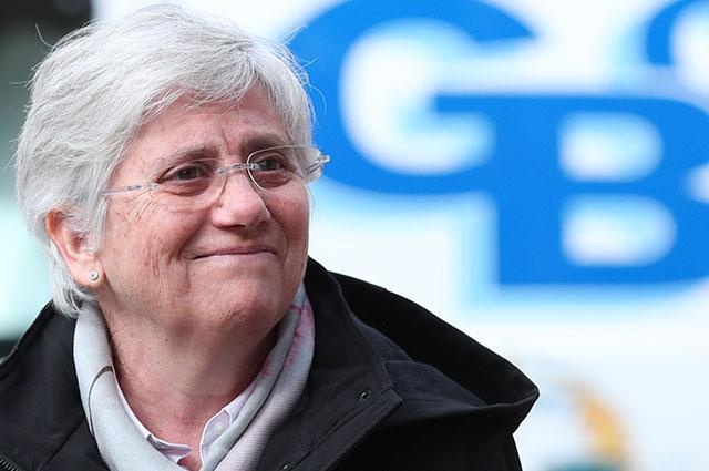 Clara Ponsatí se entrega para enfrentar cargos por fallida declaración de independencia en Cataluña