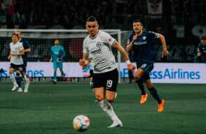 Rafael Santos Borré en acción de juego frente al Bochum. Foto: Eintracht Frankfurt Twitter Oficial