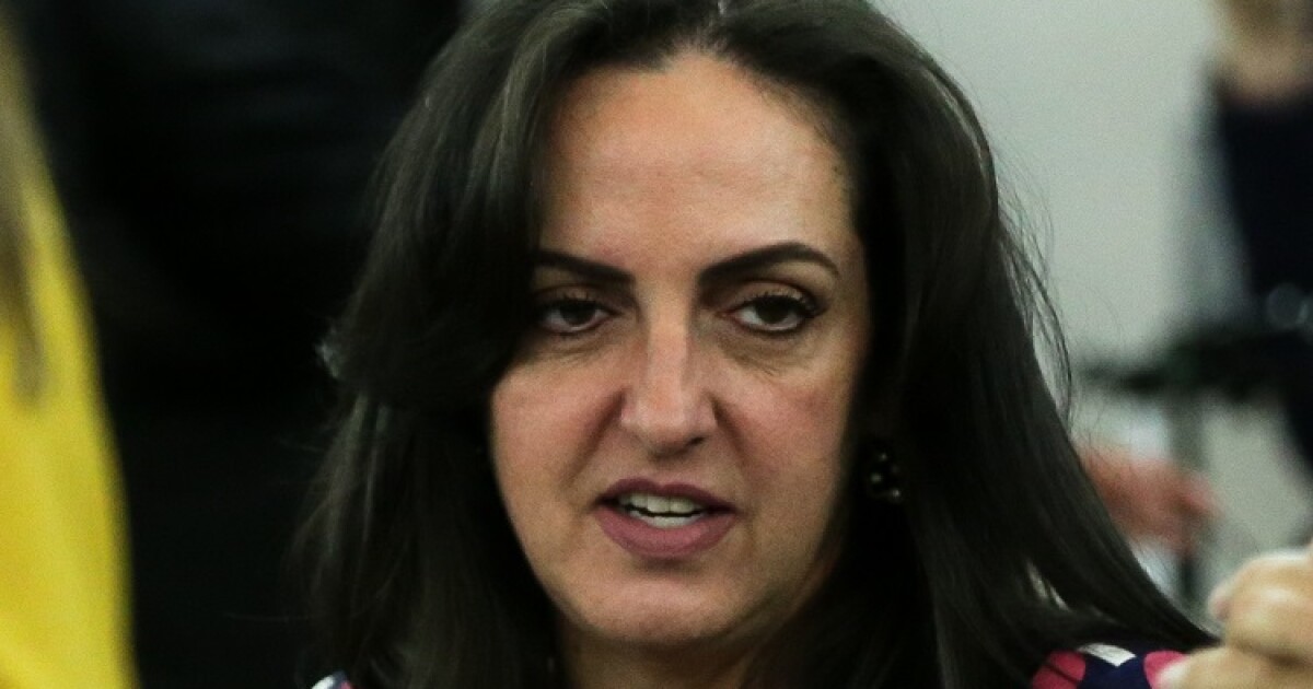 Insultan a María Fernanda Cabal durante entrega de CAI en Bogotá que reparó la comunidad