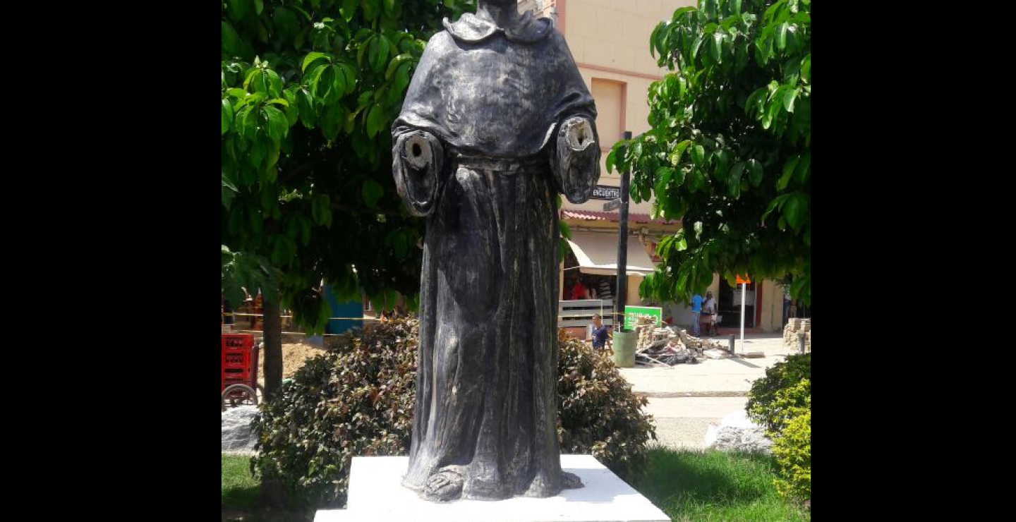 271946_Las manos fueron cortadas de la estatua, la cual está hecha con yeso. Foto: Juan Carlos Miranda