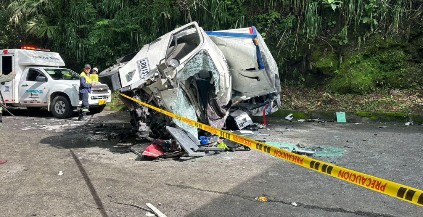 Conductor falleció en accidente de tránsito en la vía Tarazá-Caucasia: bus habría invadido el carril