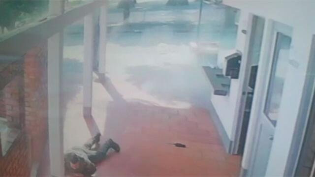Impresionante video muestra ataque con explosivos contra estación de Policía en Tame Impresionante video muestra ataque con explosivos contra estación de Policía en Tame